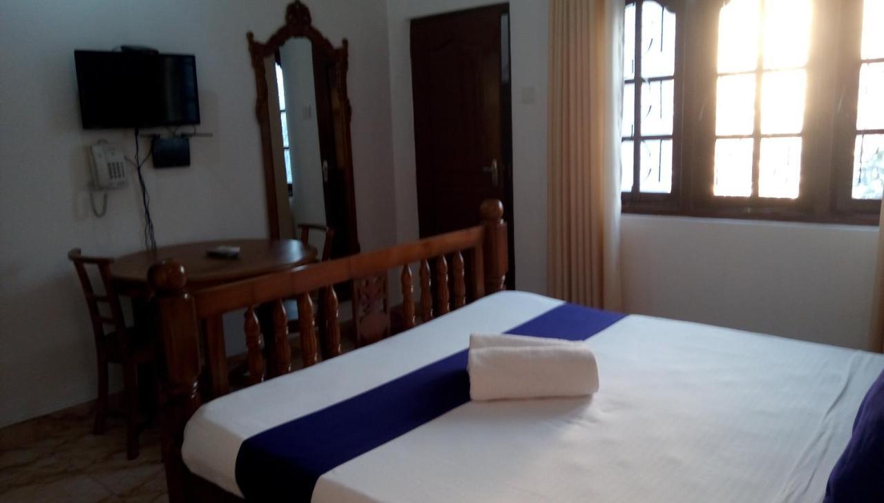 Cacao Hotel Katunayaka Екстериор снимка